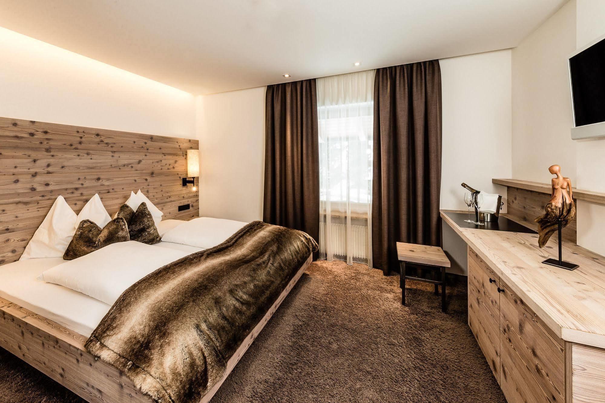 Arthotel Anterleghes - Gardenahotels Selva di Val Gardena Exterior foto